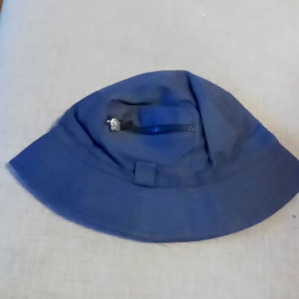 Bucket hat